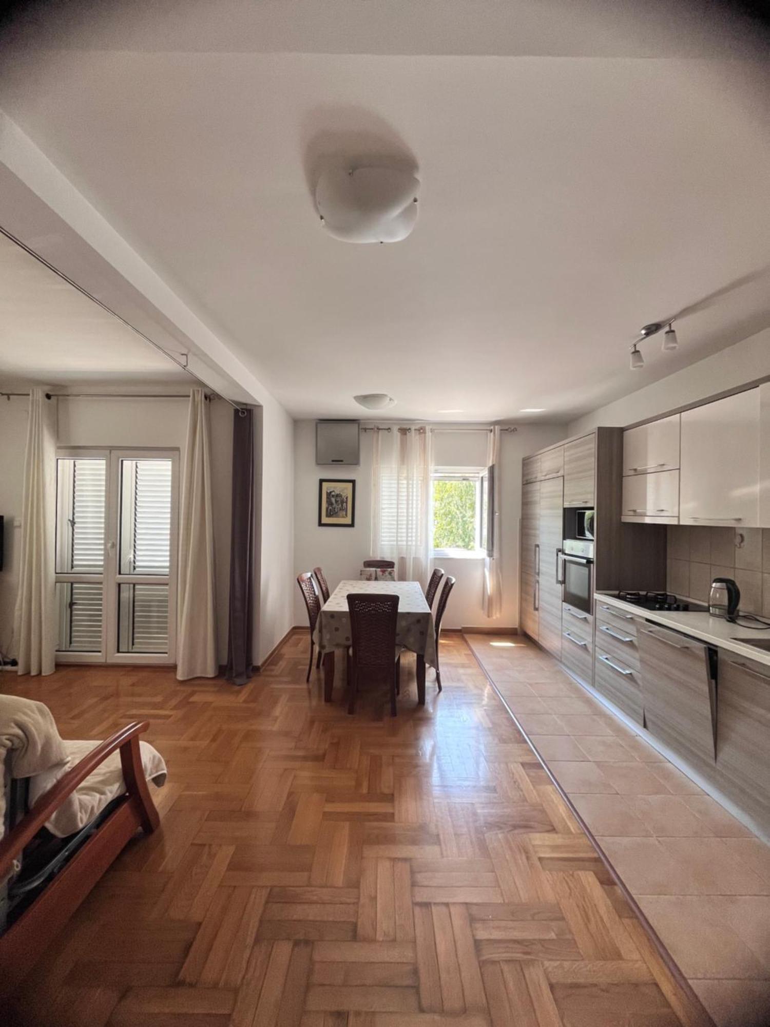 Apartment Belani, Own Parking Tivat Luaran gambar